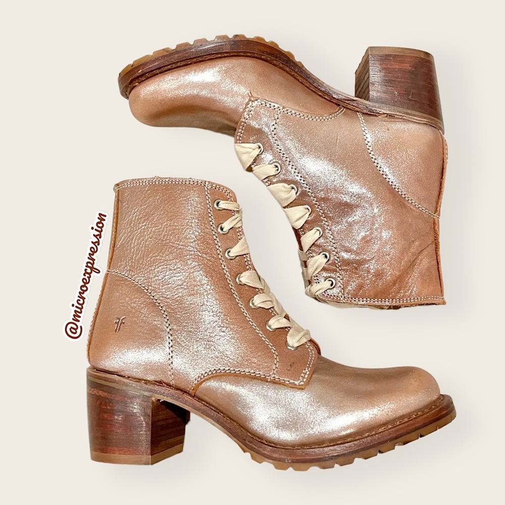 Frye Sabrina 6G GLAM Metallic Glittery Tan Combat Block Heel Lace Up Ankle Boot - Picture 1 of 16